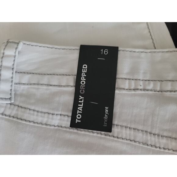 Lane Bryant Totally Cropped Jeans PLUS Size 16 White Embroidered Pockets NWT - Picture 12 of 14